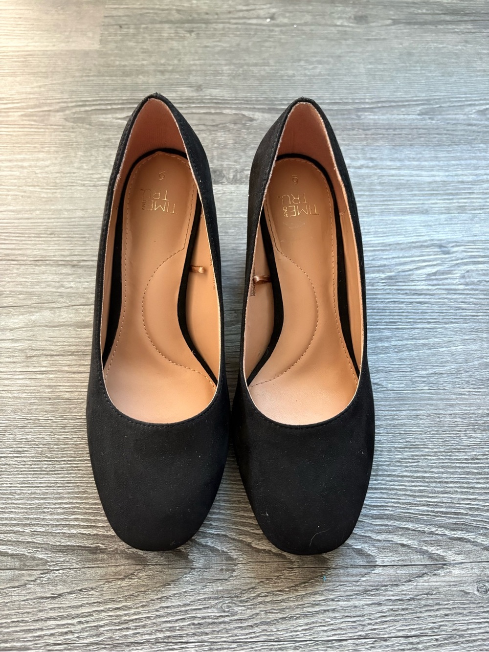 Time and Tru Black Suede Round Toe Women's Pumps. Women size 6